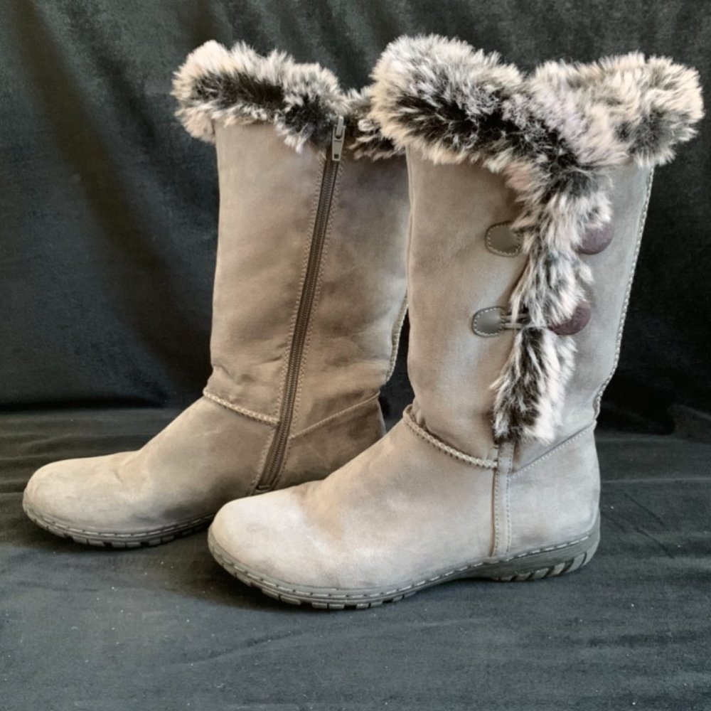 WORN ONCE Natural Soul Grey Fuzzy Boots
